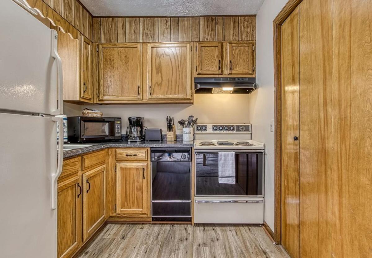 Pinecrest Townhomes-1King-2Queen Unit-Updated Піджен-Фордж Екстер'єр фото