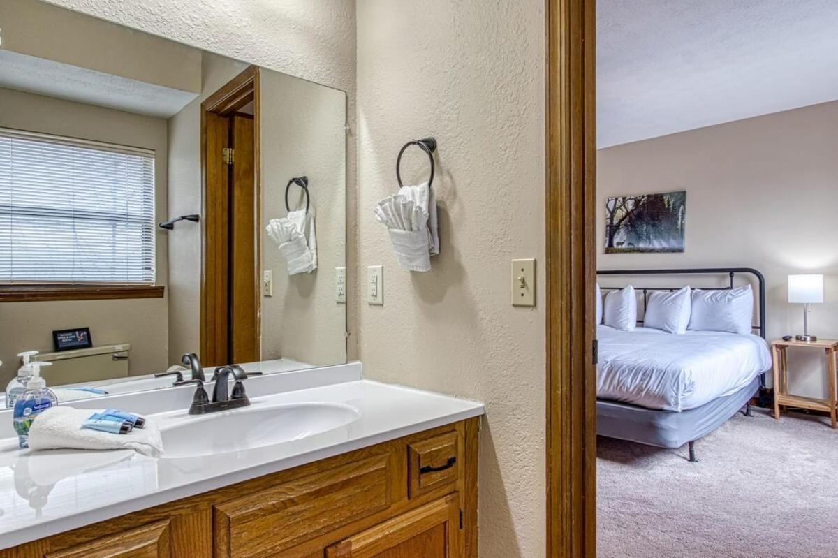 Pinecrest Townhomes-1King-2Queen Unit-Updated Піджен-Фордж Екстер'єр фото